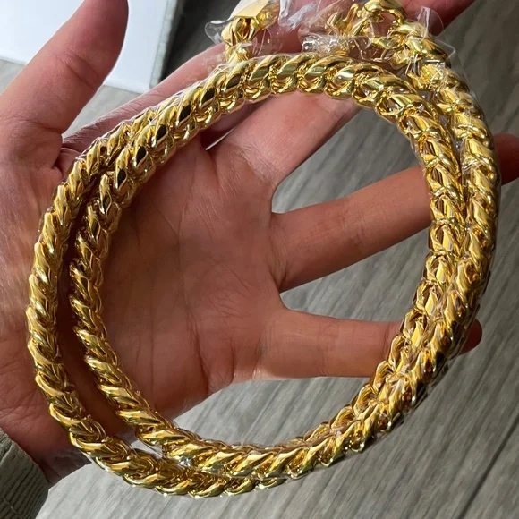 Kay Jewelers 14K Gold plated herringbone Cuban chain men’s necklace